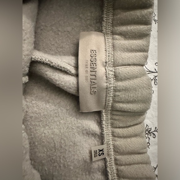 essentials sweatpants - Picture 3 of 4